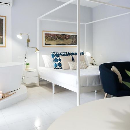 Glamorous Flat With Jacuzzi, King Size Bed And Small Balcony Perugia Buitenkant foto