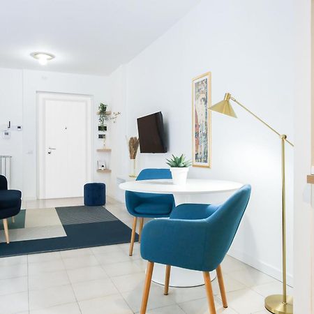Glamorous Flat With Jacuzzi, King Size Bed And Small Balcony Perugia Buitenkant foto