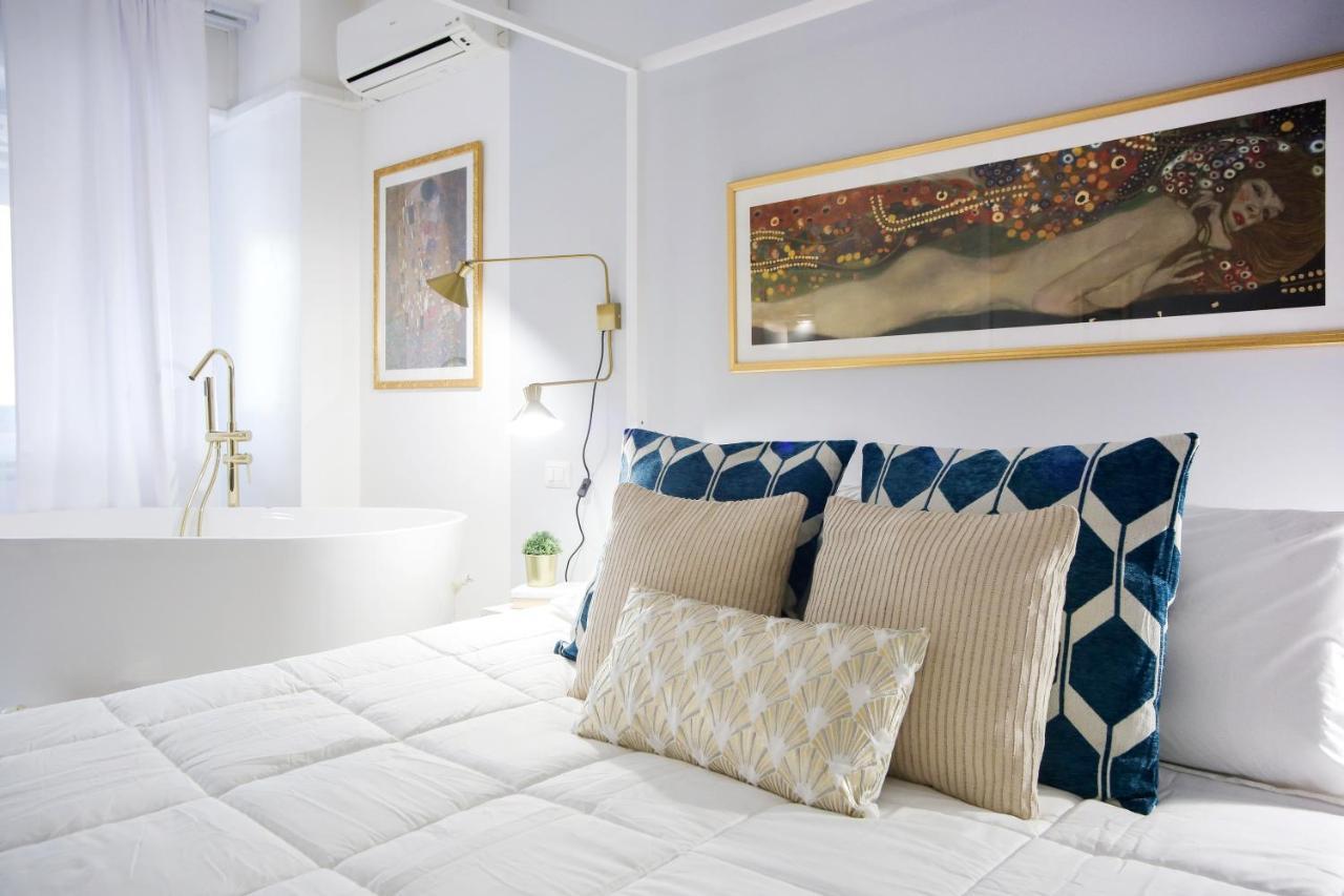 Glamorous Flat With Jacuzzi, King Size Bed And Small Balcony Perugia Buitenkant foto