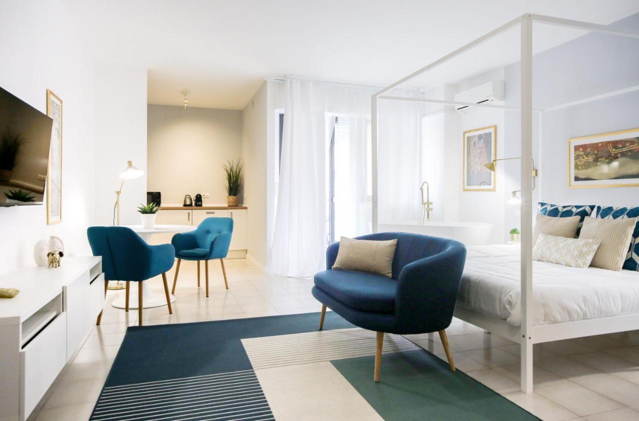 Glamorous Flat With Jacuzzi, King Size Bed And Small Balcony Perugia Buitenkant foto