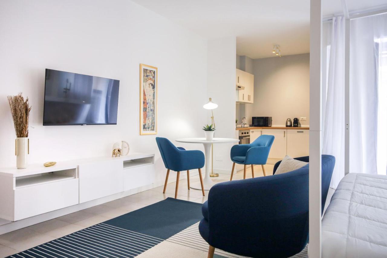 Glamorous Flat With Jacuzzi, King Size Bed And Small Balcony Perugia Buitenkant foto