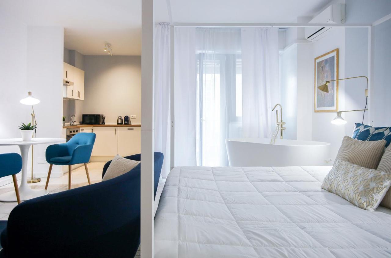 Glamorous Flat With Jacuzzi, King Size Bed And Small Balcony Perugia Buitenkant foto