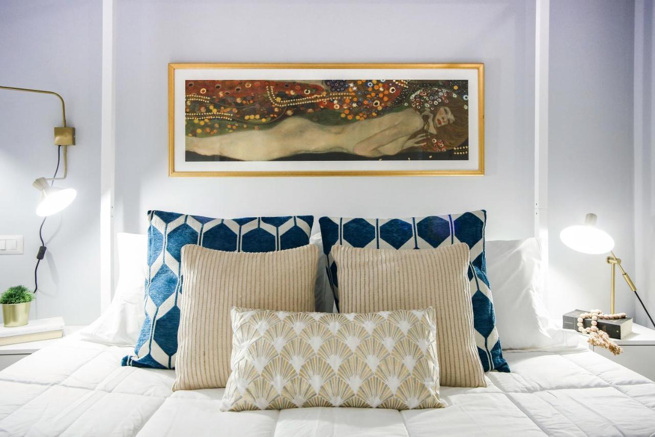 Glamorous Flat With Jacuzzi, King Size Bed And Small Balcony Perugia Buitenkant foto