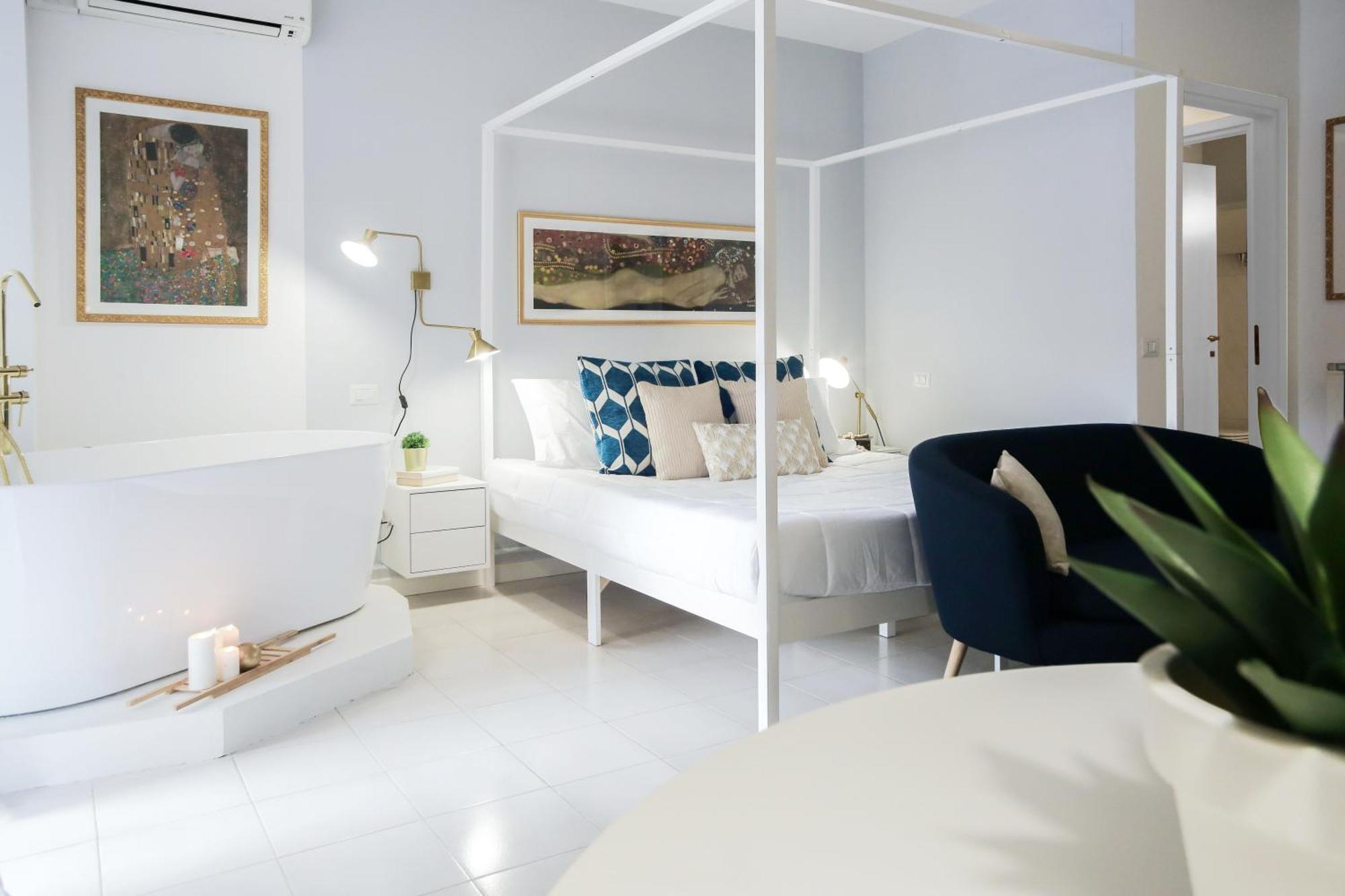 Glamorous Flat With Jacuzzi, King Size Bed And Small Balcony Perugia Buitenkant foto
